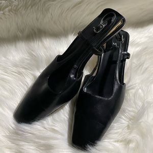 Mantles square toed pumps